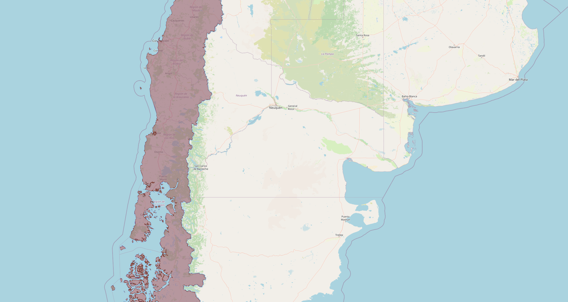 Chile's coastline with original and simplified polygon layers overlaid — the buffered versions fully contain the original boundary